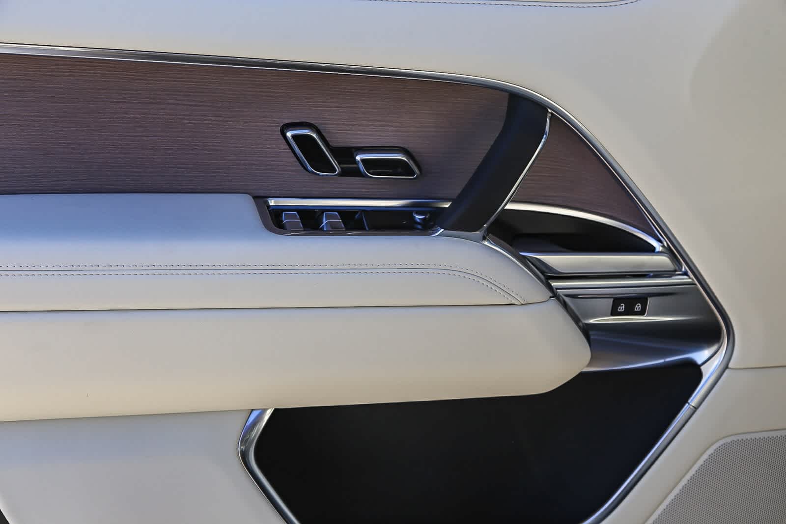 Thumbnail: 2025 Land Rover Range Rover - 20