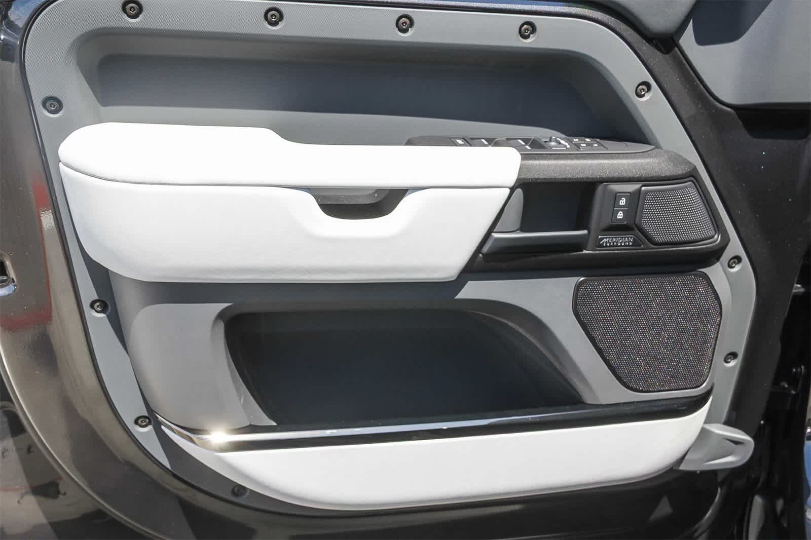 Thumbnail: 2025 Land Rover Defender - 18