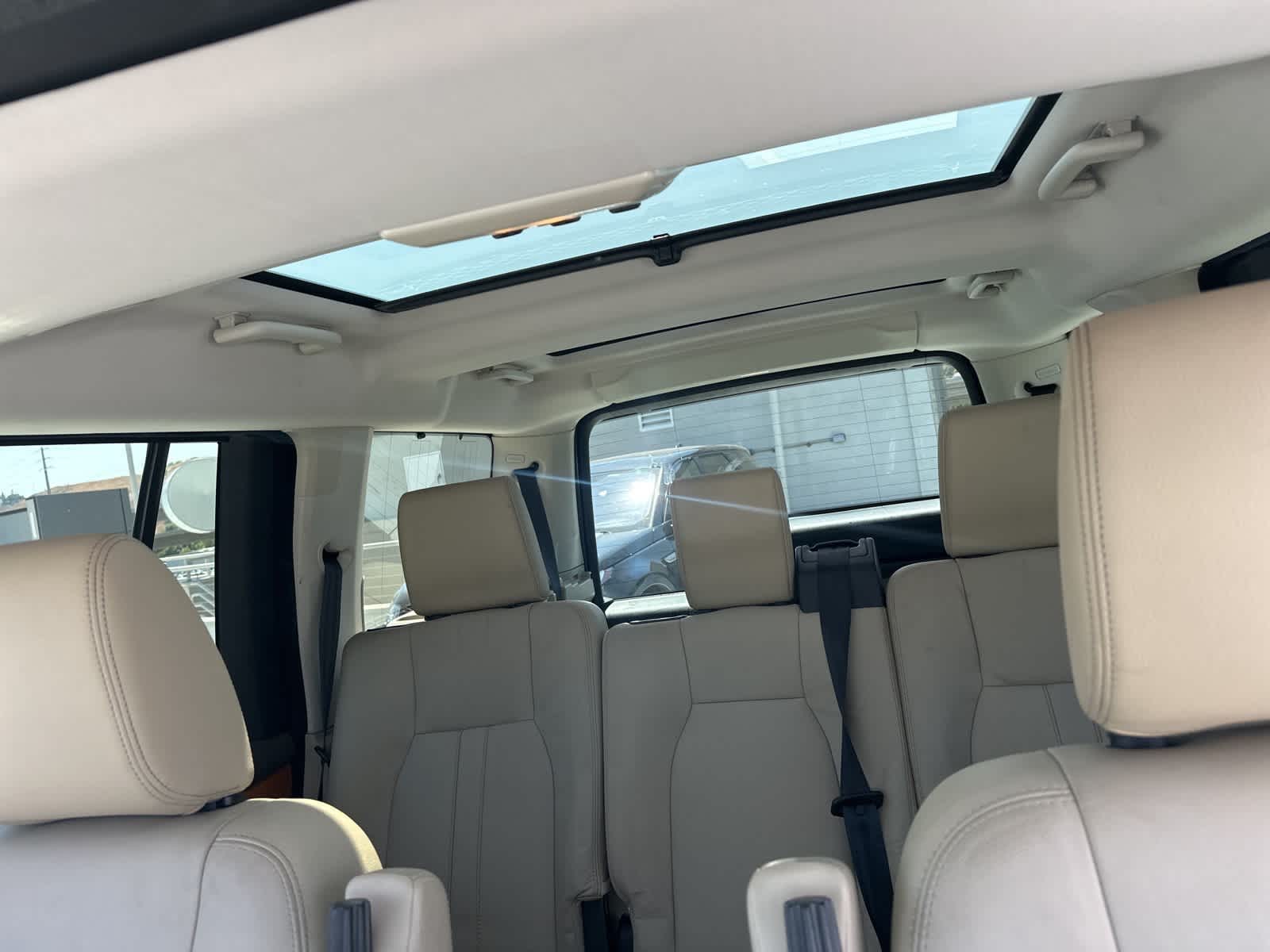 Thumbnail: 2013 Land Rover LR4 - 28
