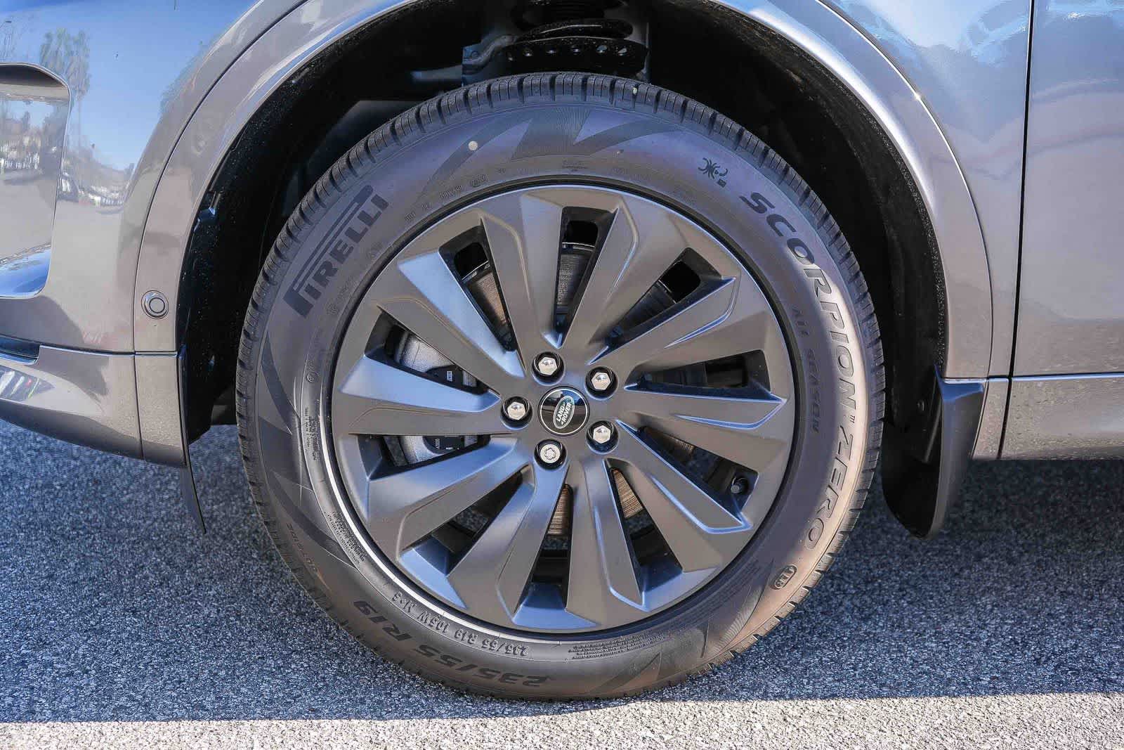 Thumbnail: 2025 Land Rover Discovery Sport - 9