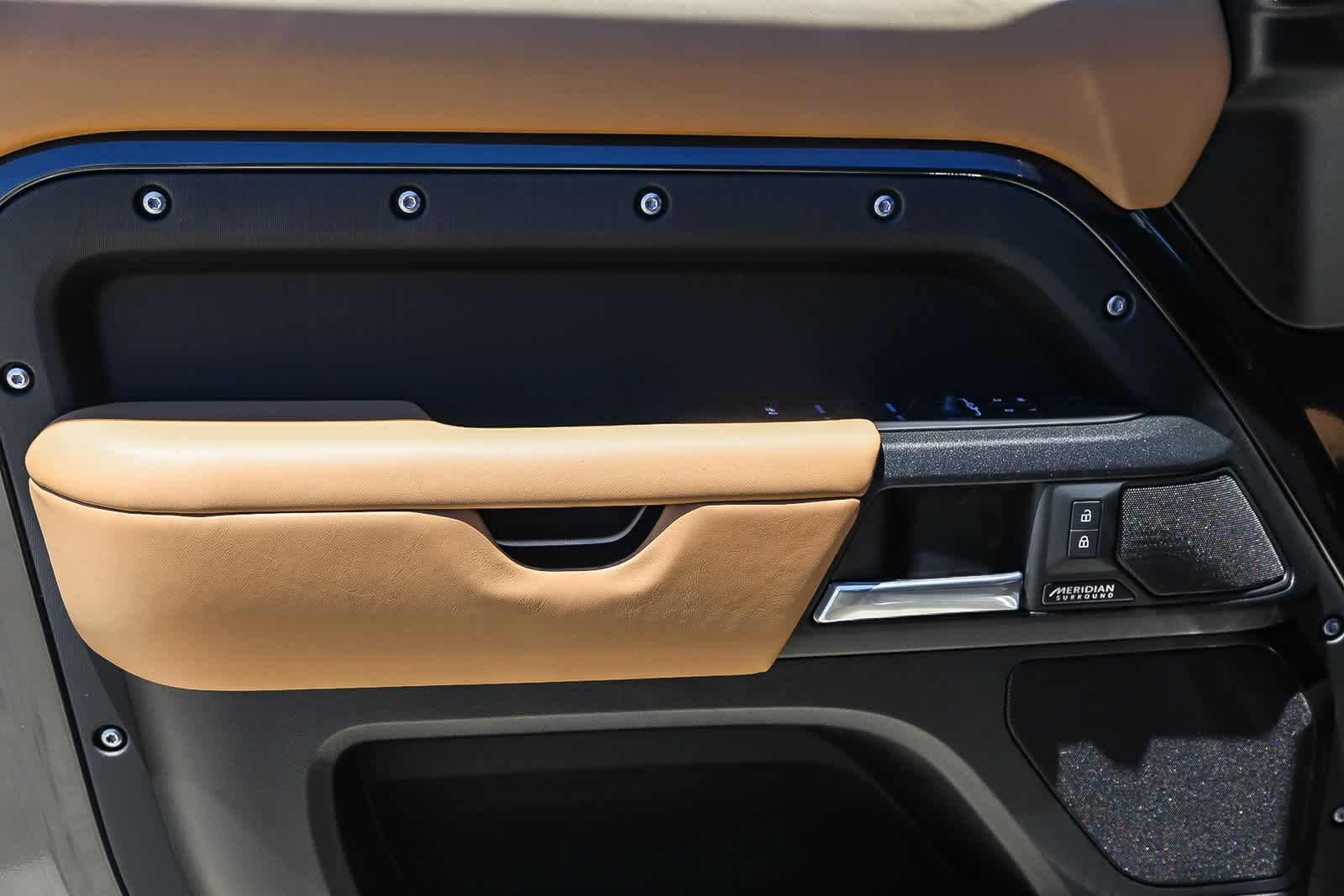 Thumbnail: 2025 Land Rover Defender - 21