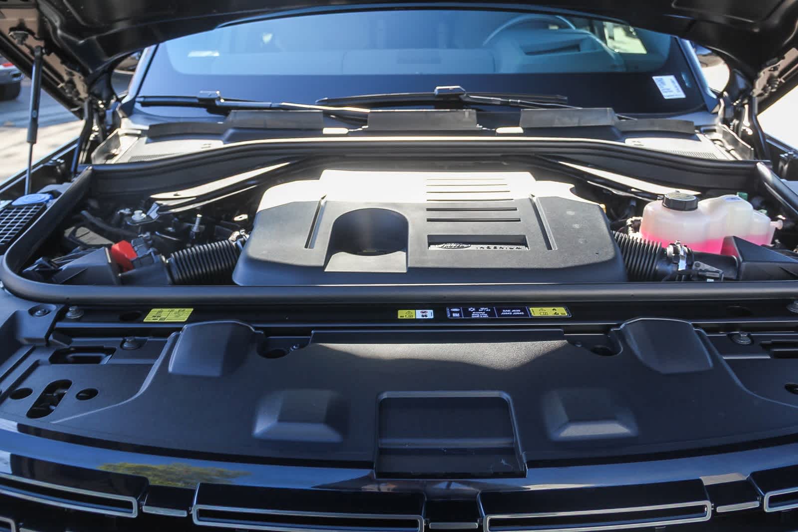 Thumbnail: 2025 Land Rover Range Rover - 26