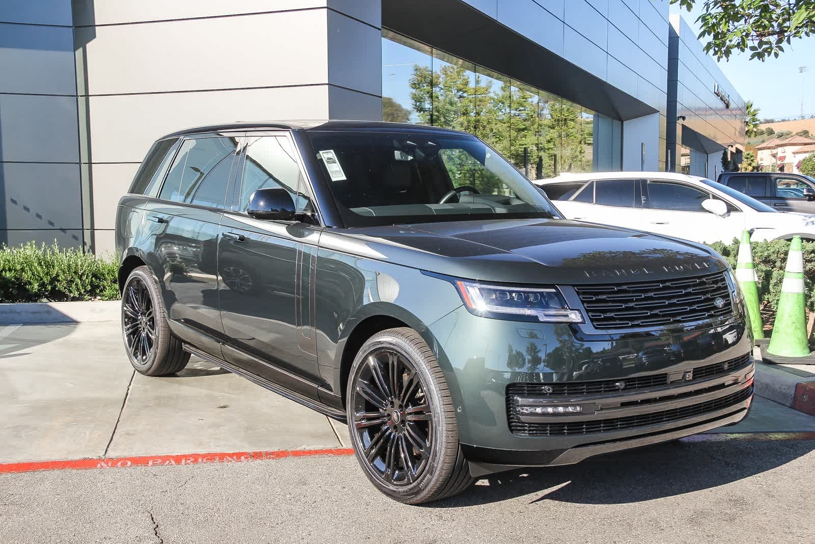 Thumbnail: 2025 Land Rover Range Rover - 3