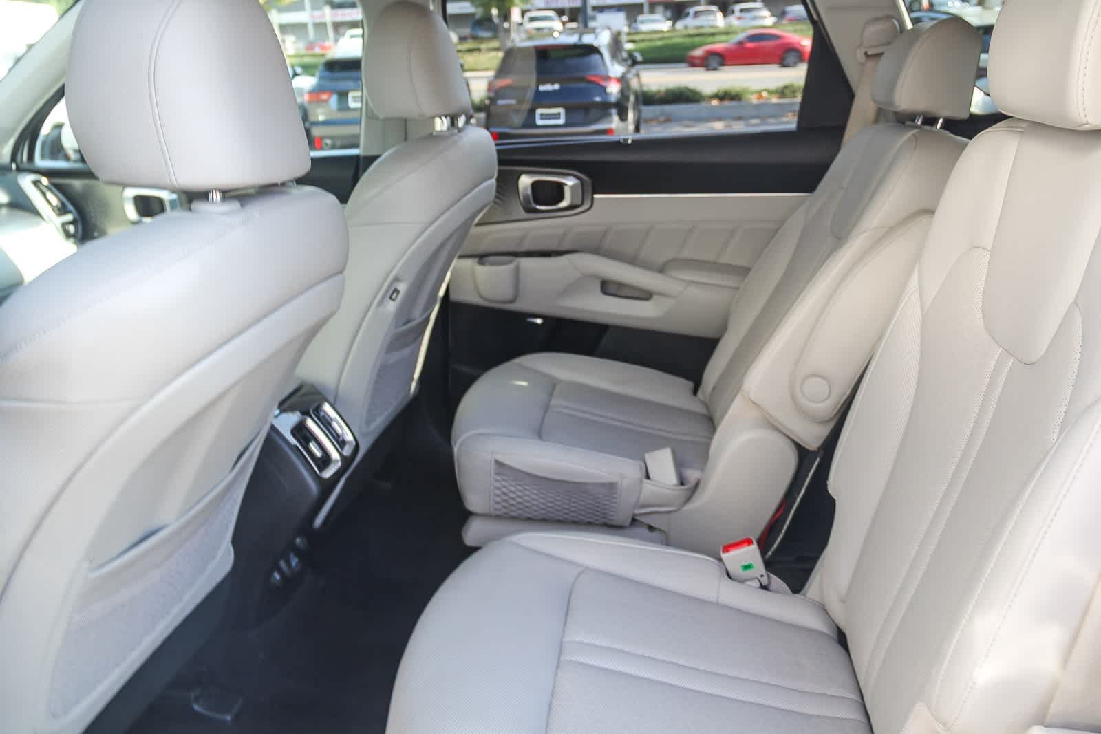 Thumbnail: 2023 Kia Sorento - 17