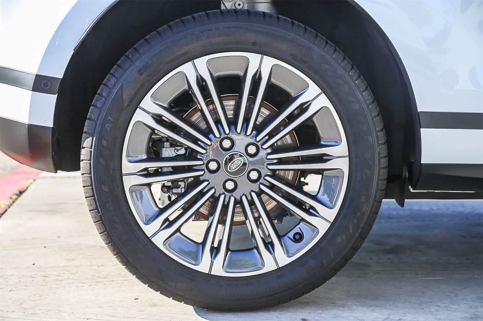 Thumbnail: 2025 Land Rover Range Rover Evoque - 10