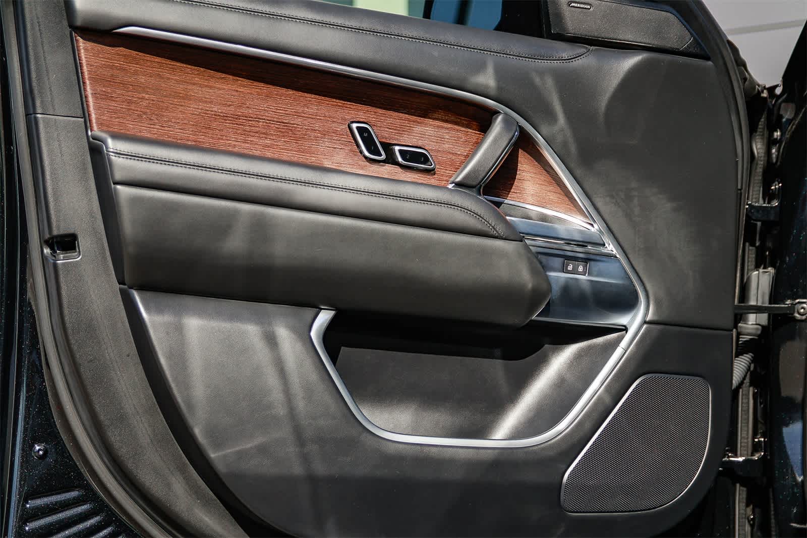 Thumbnail: 2023 Land Rover Range Rover - 21