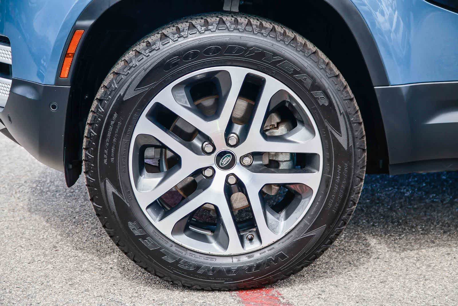 Thumbnail: 2023 Land Rover Defender - 9