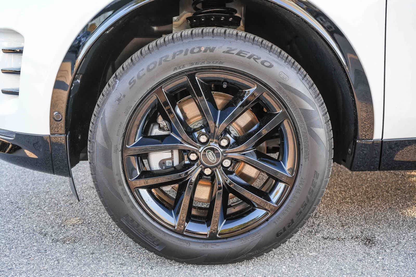 Thumbnail: 2026 Land Rover Discovery Sport - 9