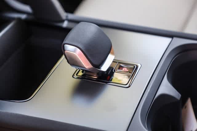 Thumbnail: 2024 Land Rover Discovery Sport - 20