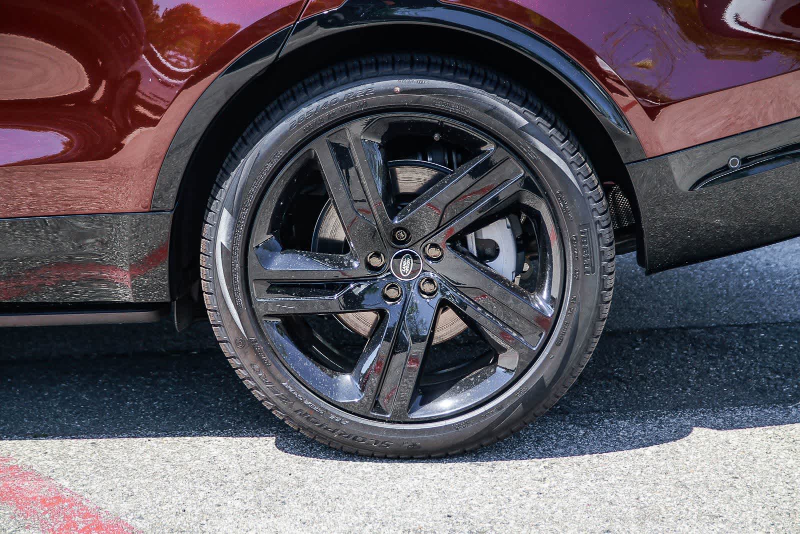 Thumbnail: 2026 Land Rover Discovery - 8