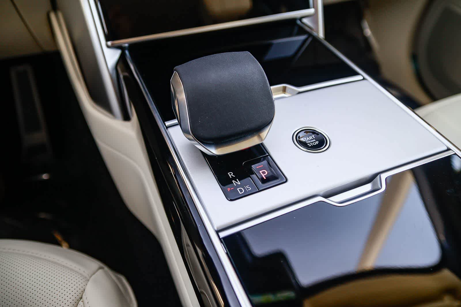 Thumbnail: 2026 Land Rover Range Rover - 24