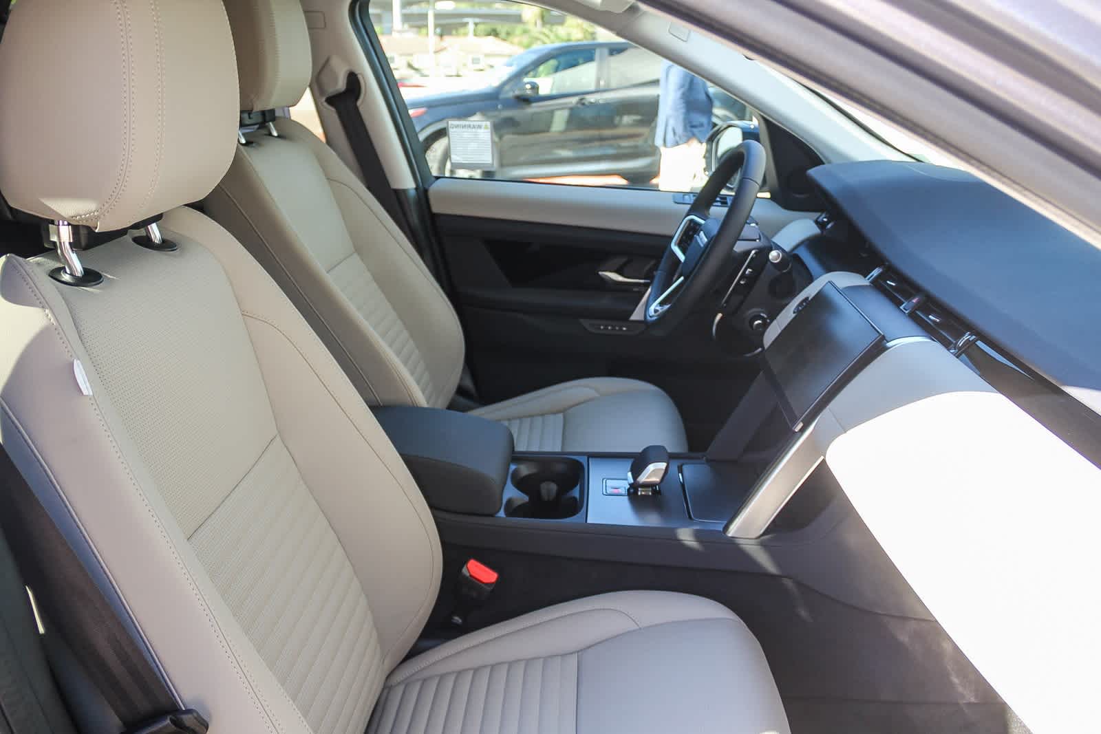 Thumbnail: 2025 Land Rover Discovery Sport - 22