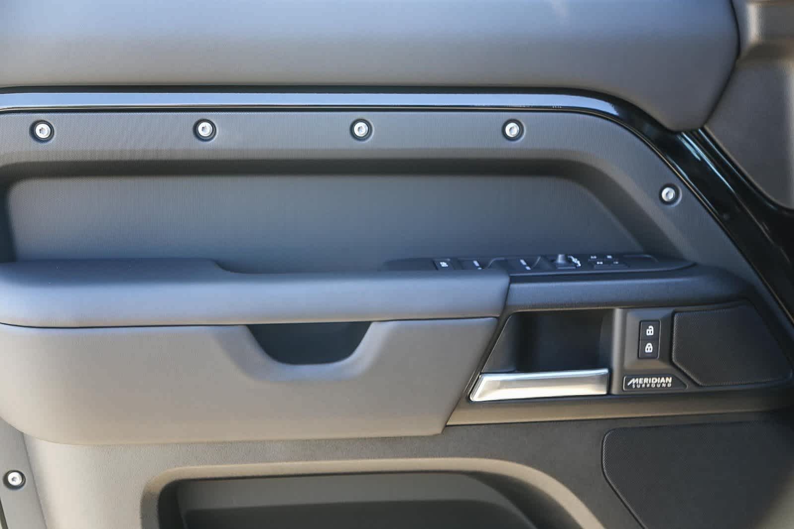 Thumbnail: 2025 Land Rover Defender - 20