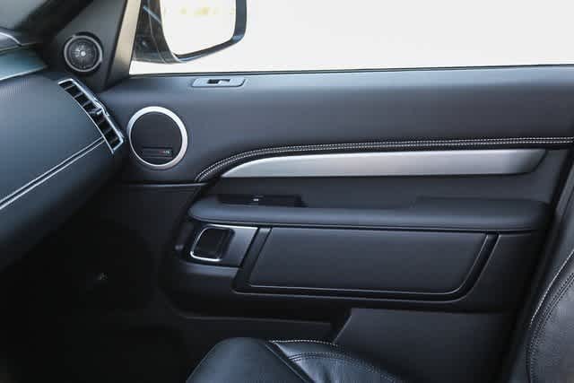 Thumbnail: 2025 Land Rover Discovery - 21