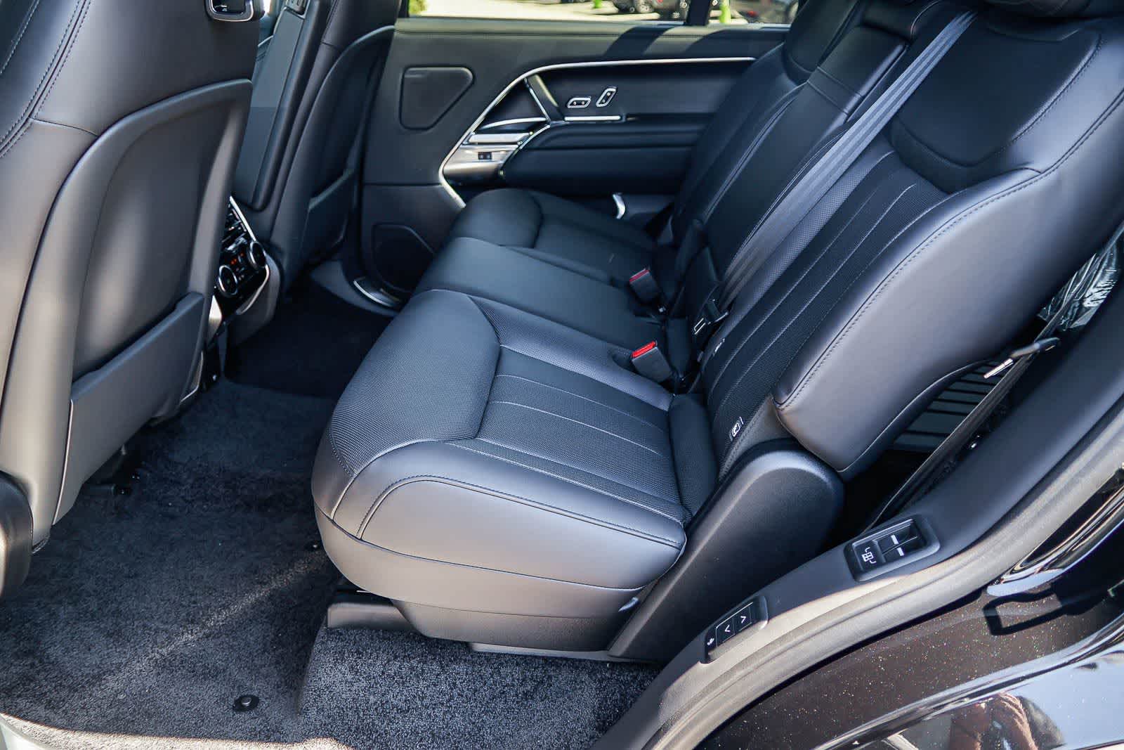 Thumbnail: 2026 Land Rover Range Rover - 18