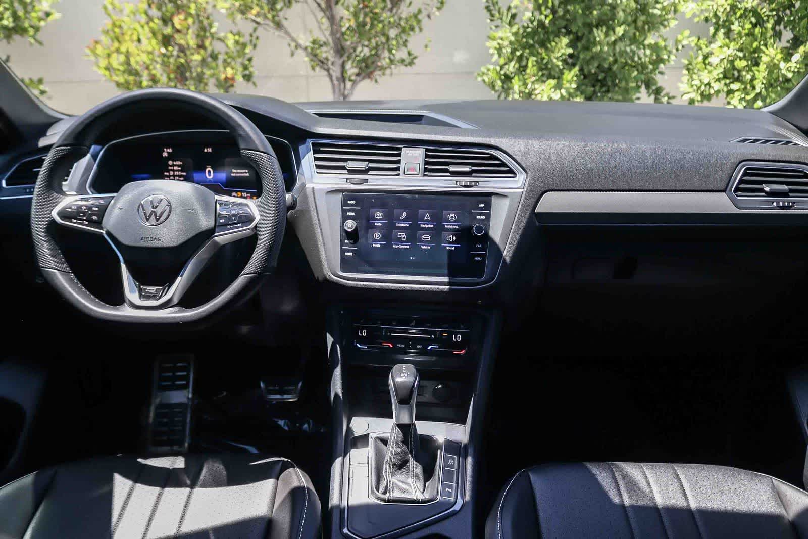 Thumbnail: 2022 Volkswagen Tiguan - 11