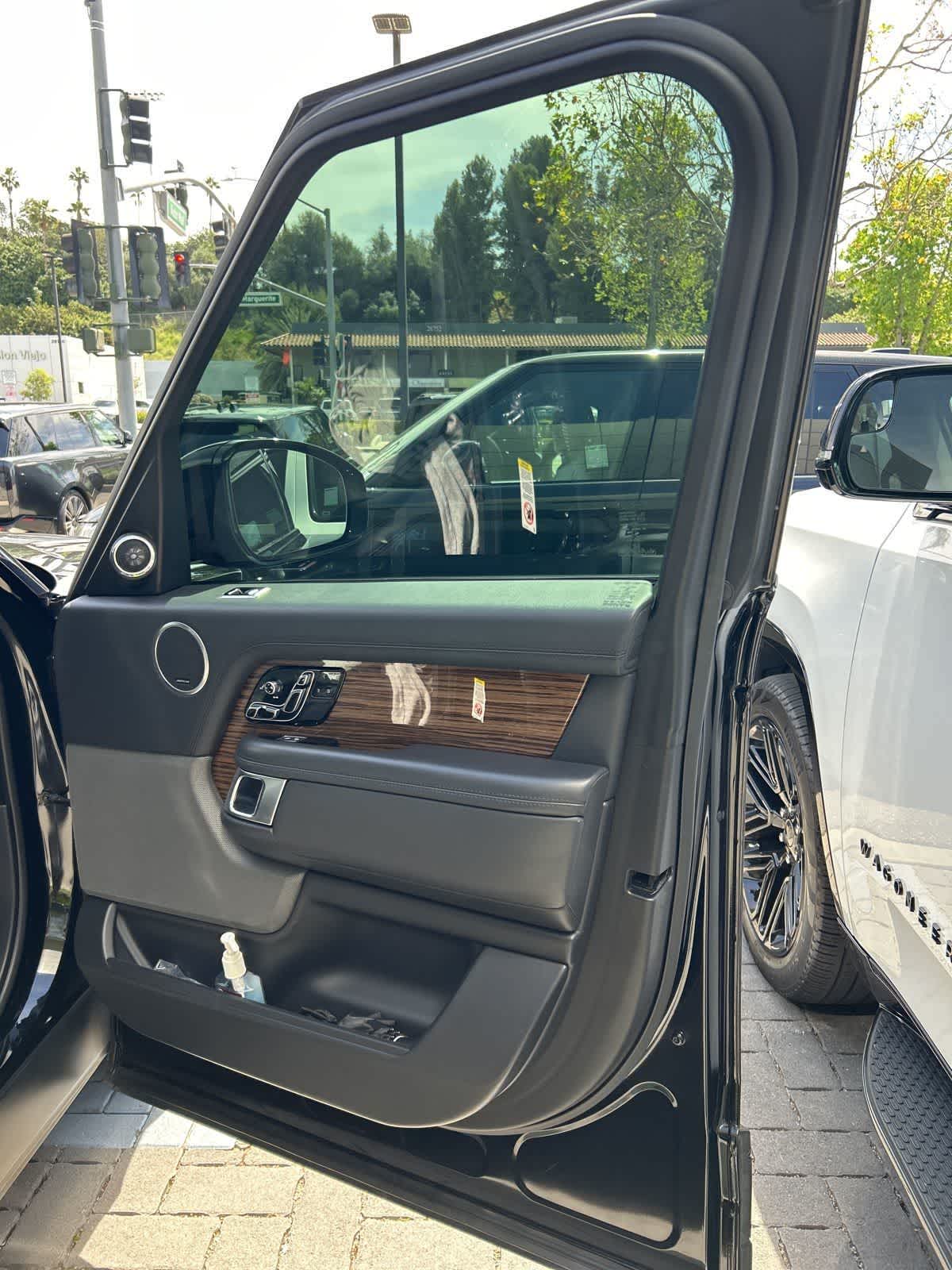 Thumbnail: 2019 Land Rover Range Rover - 15