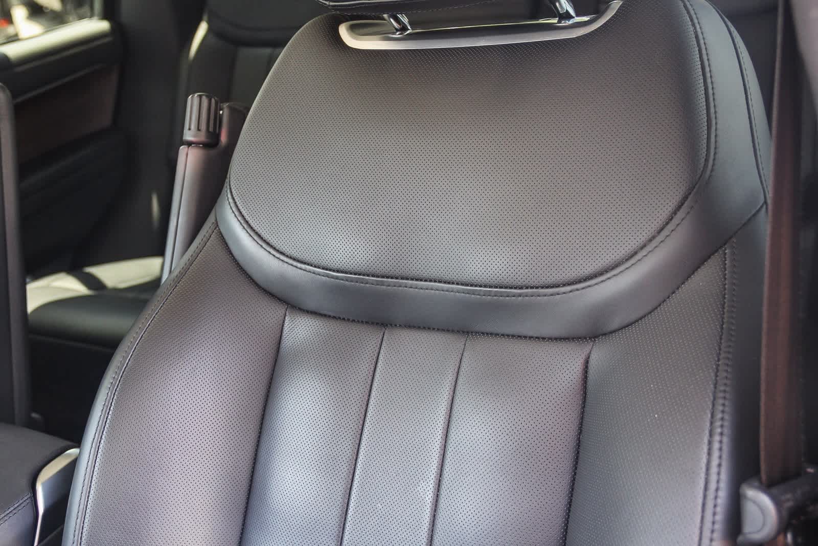 Thumbnail: 2023 Land Rover Range Rover - 25