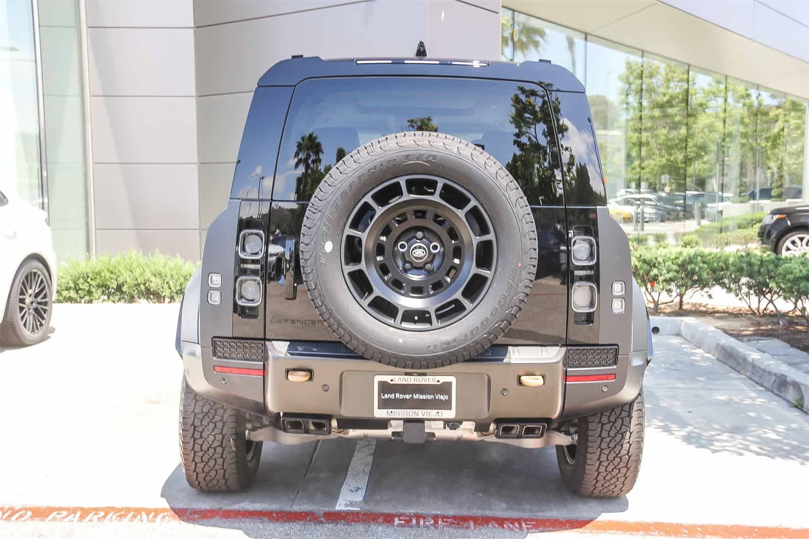 Thumbnail: 2025 Land Rover Defender - 5