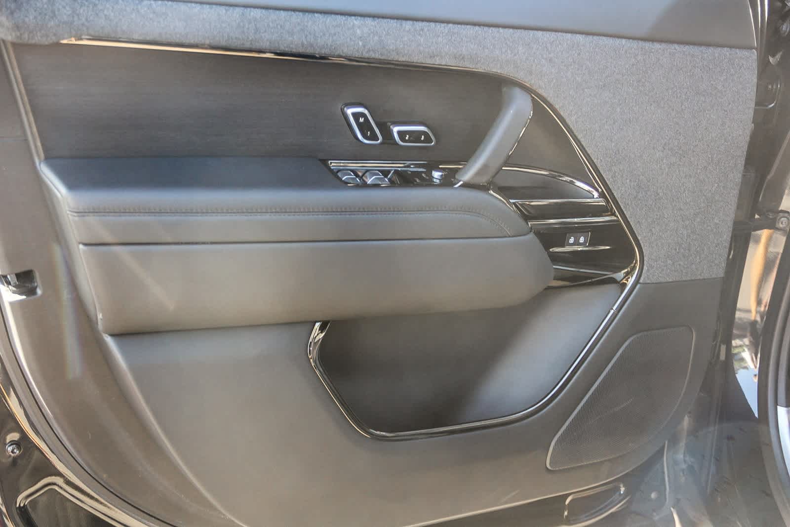 Thumbnail: 2023 Land Rover Range Rover Sport - 17