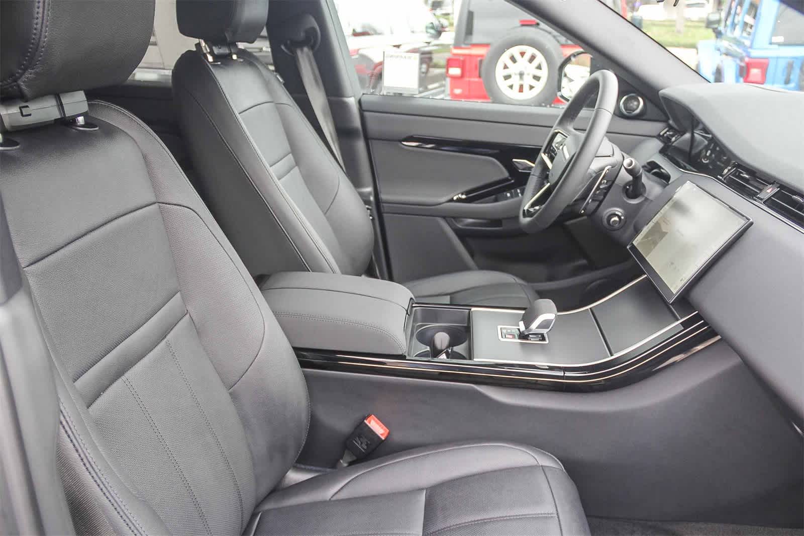 Thumbnail: 2026 Land Rover Range Rover Evoque - 22