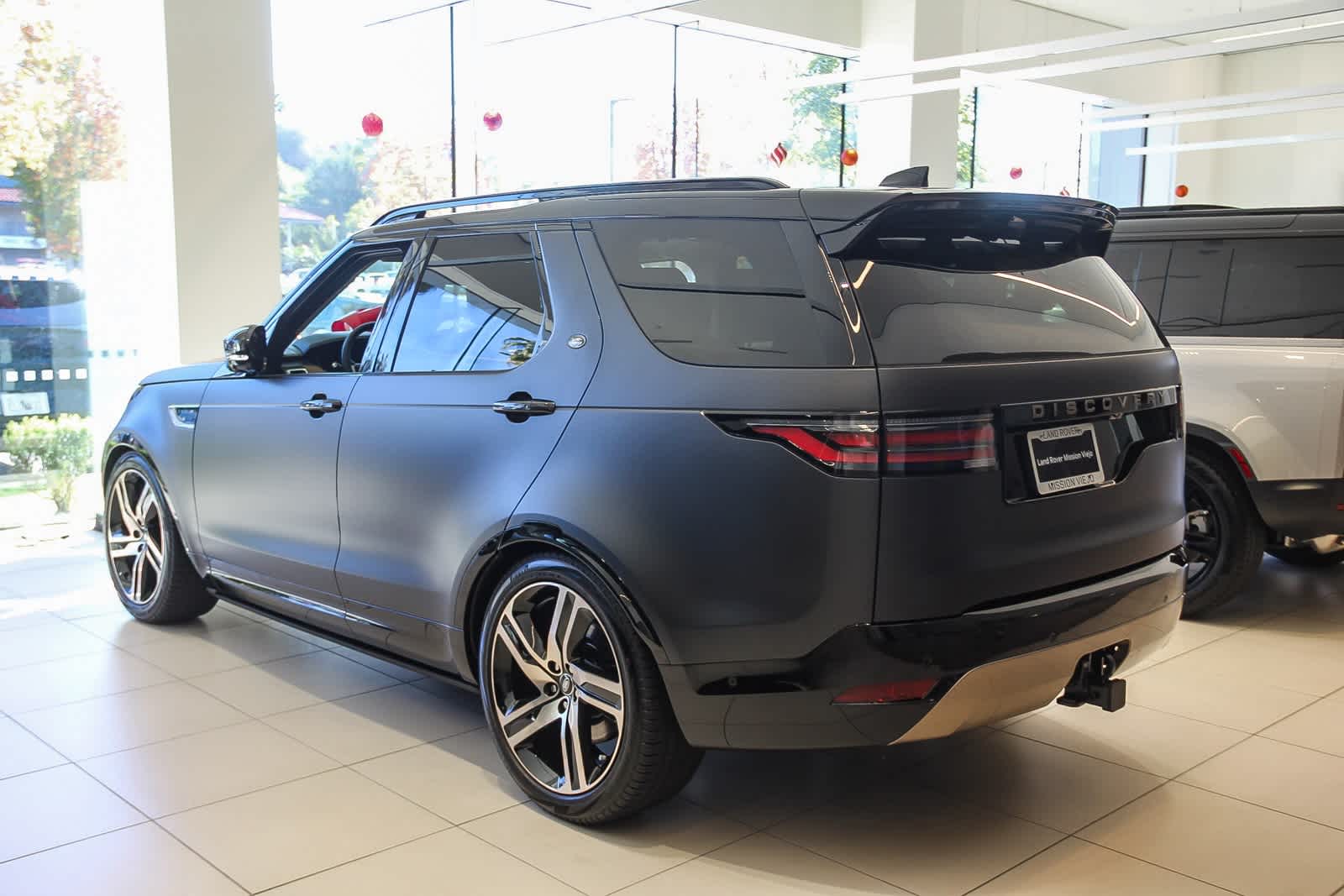 Thumbnail: 2026 Land Rover Discovery - 6