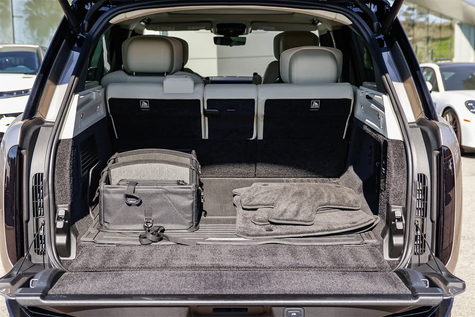 Thumbnail: 2022 Land Rover Range Rover - 32