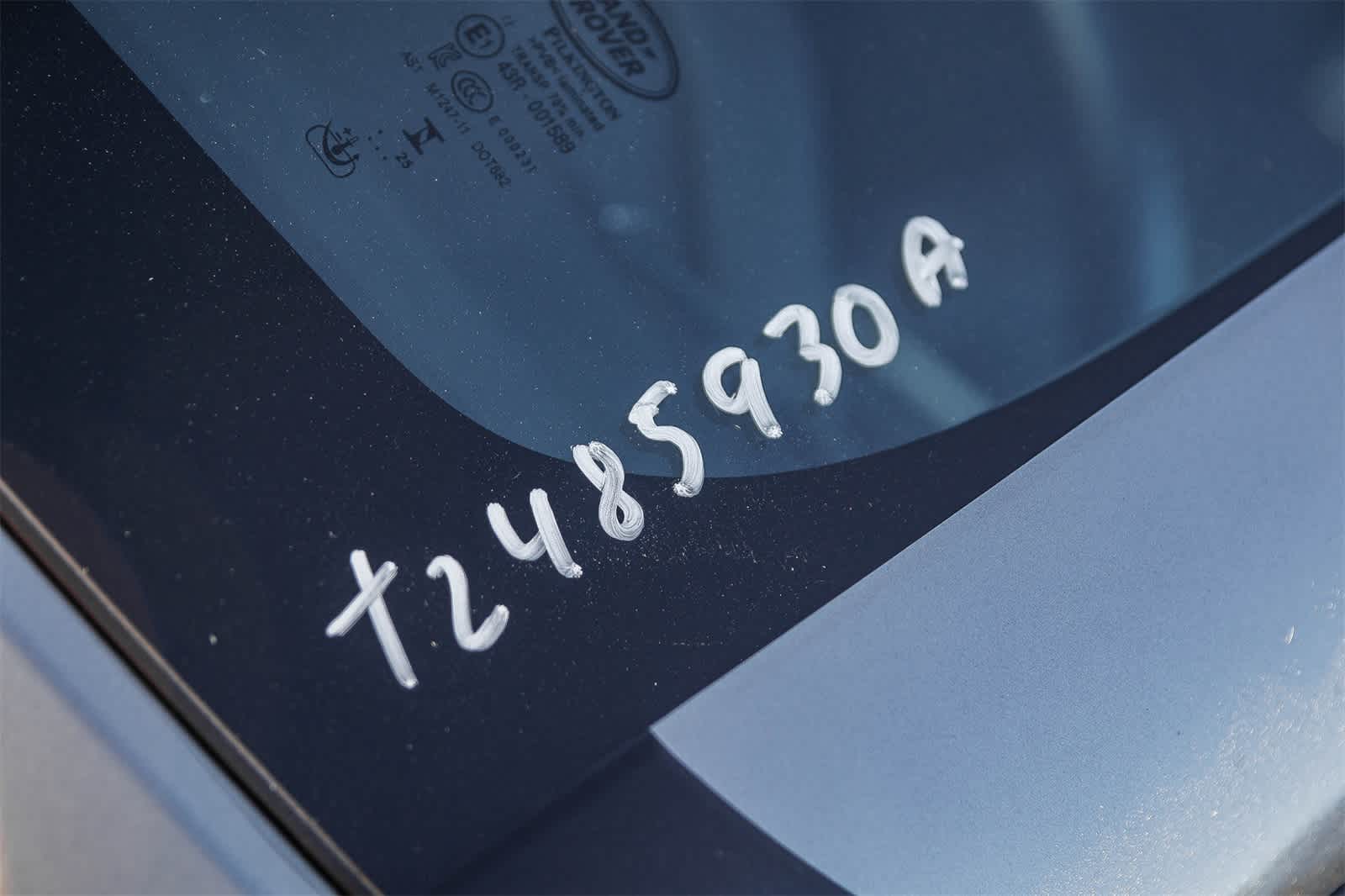 Thumbnail: 2022 Land Rover Defender - 17