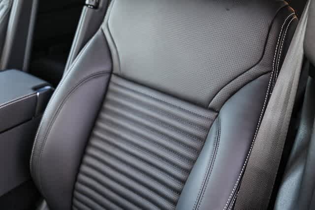 Thumbnail: 2025 Land Rover Discovery - 28