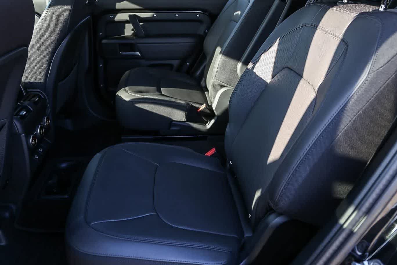 Thumbnail: 2025 Land Rover Defender - 17