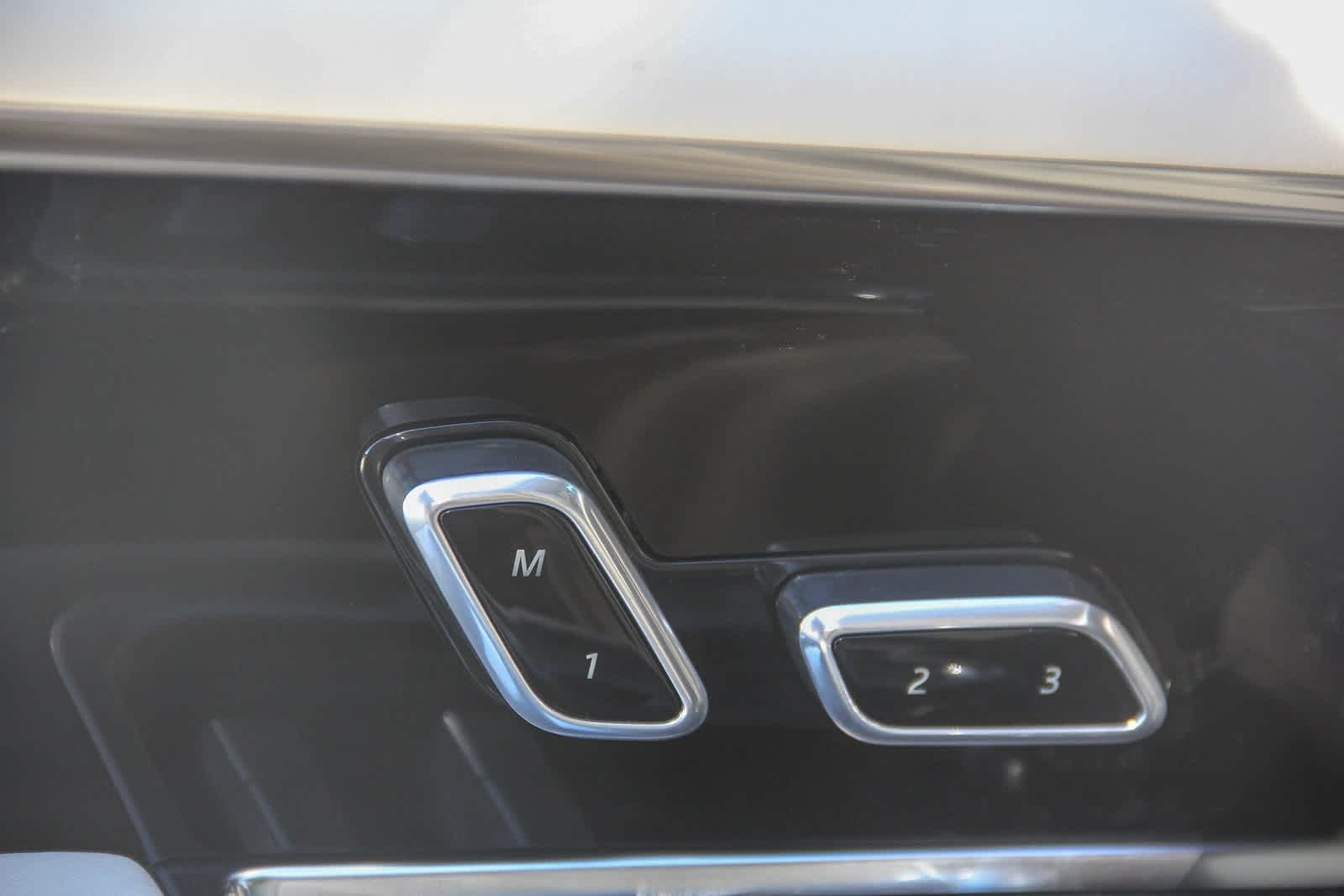 Thumbnail: 2025 Land Rover Range Rover - 18