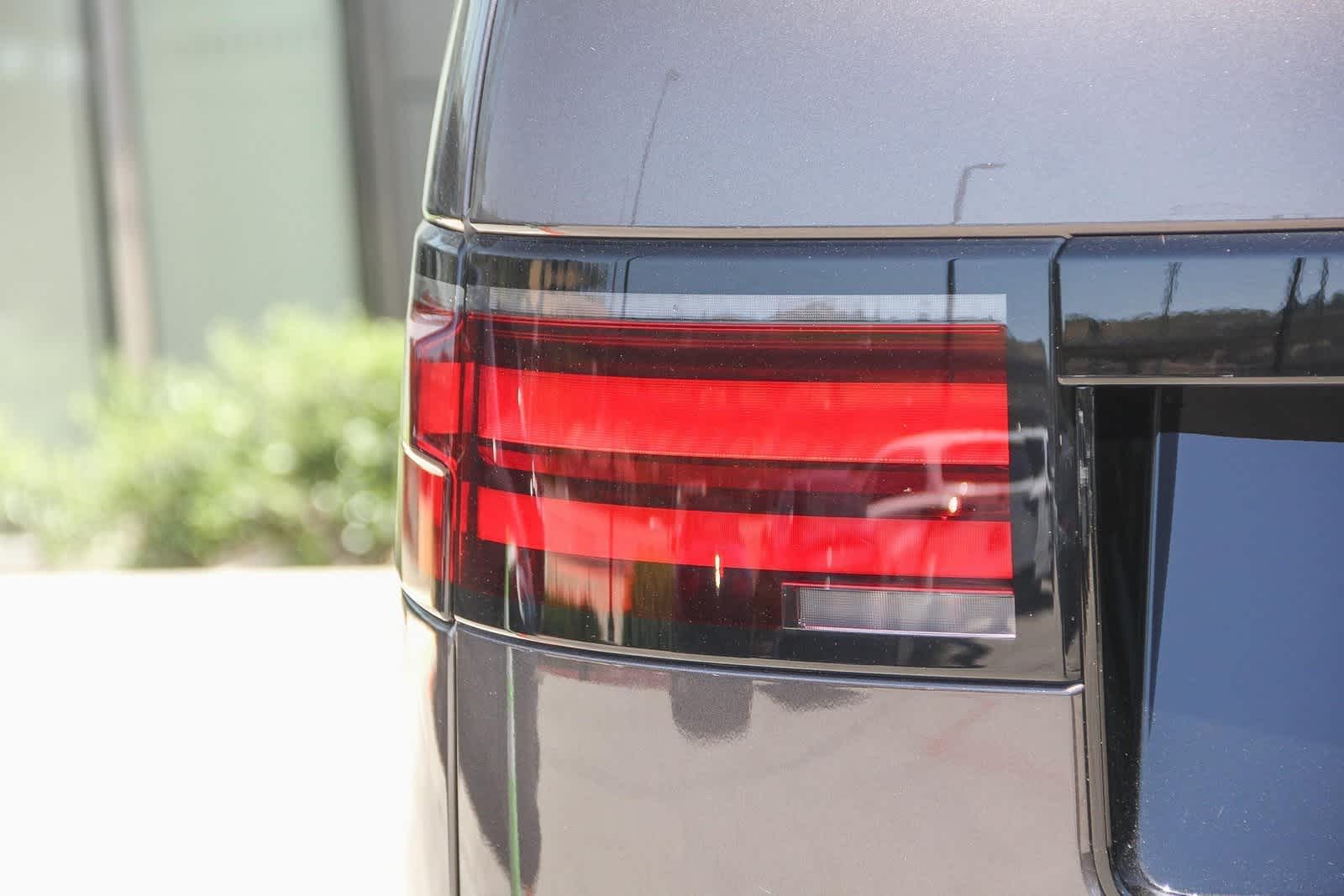 Thumbnail: 2025 Land Rover Discovery - 7