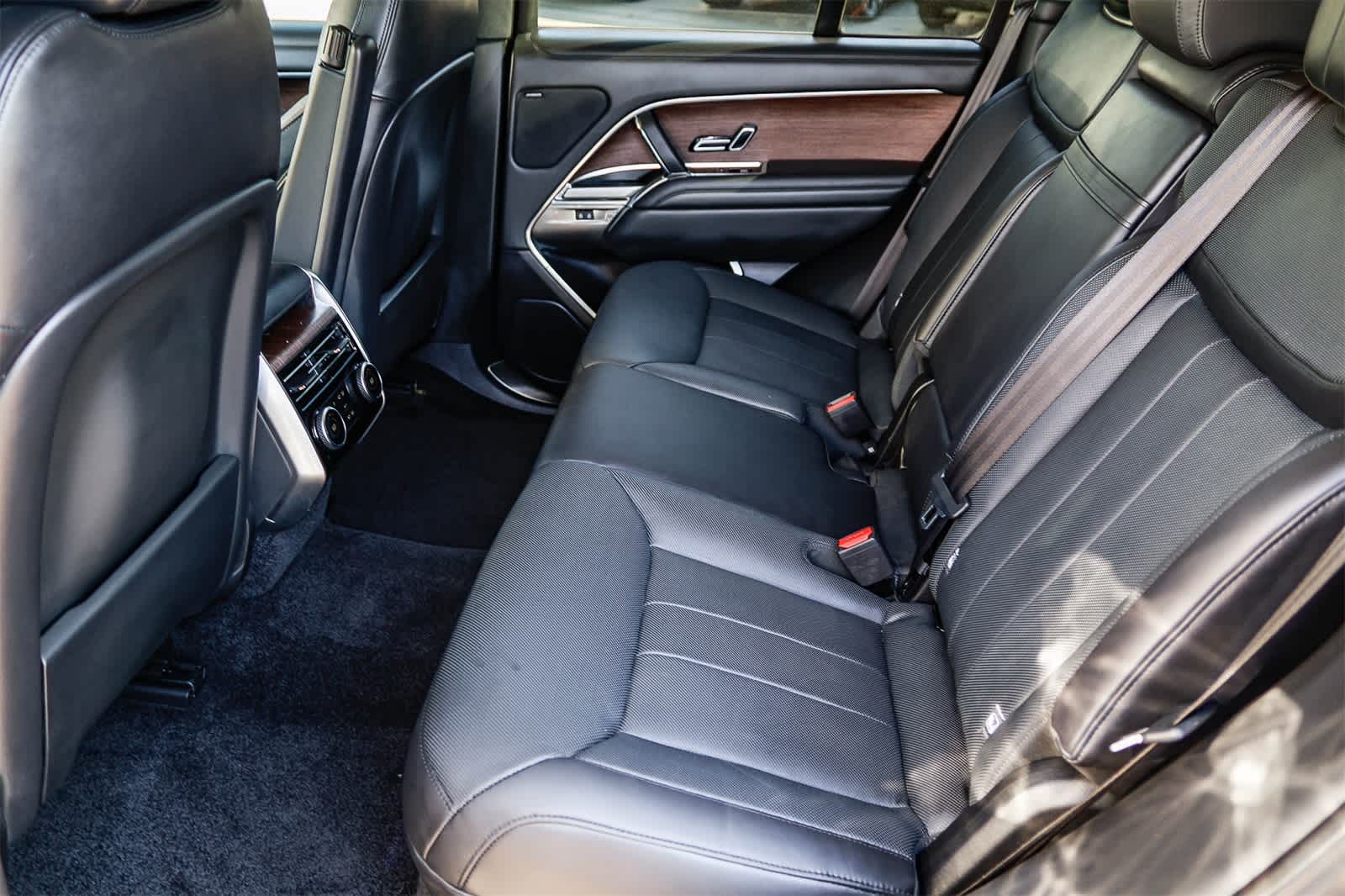 Thumbnail: 2023 Land Rover Range Rover - 18