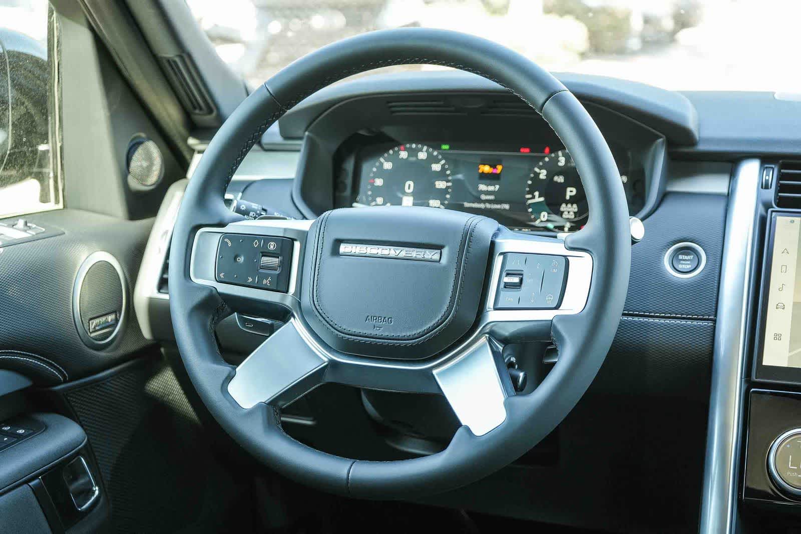 Thumbnail: 2026 Land Rover Discovery - 13