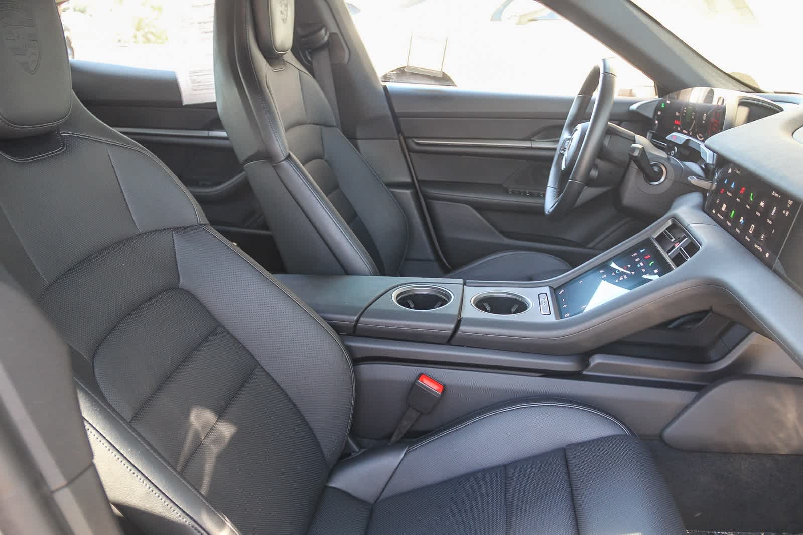 Thumbnail: 2025 Porsche Taycan - 23