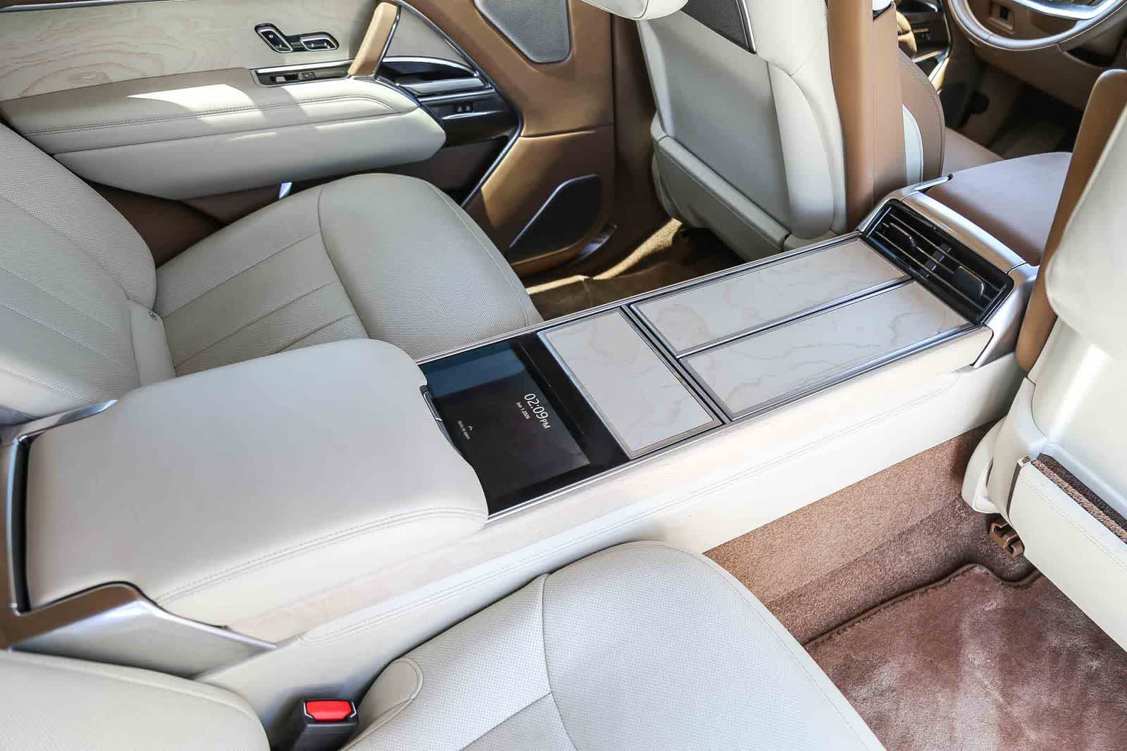 Thumbnail: 2023 Land Rover Range Rover - 19