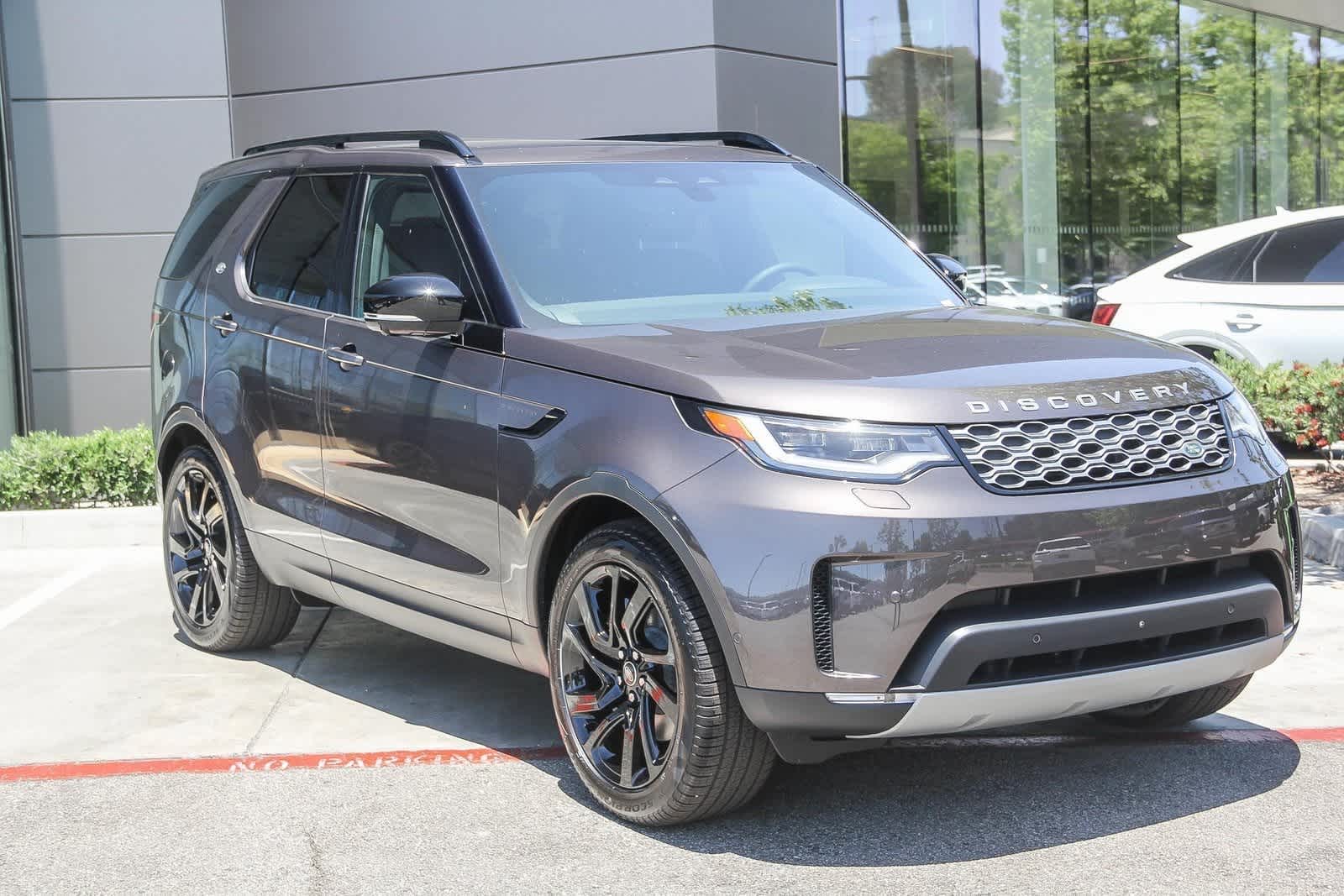 Thumbnail: 2025 Land Rover Discovery - 3