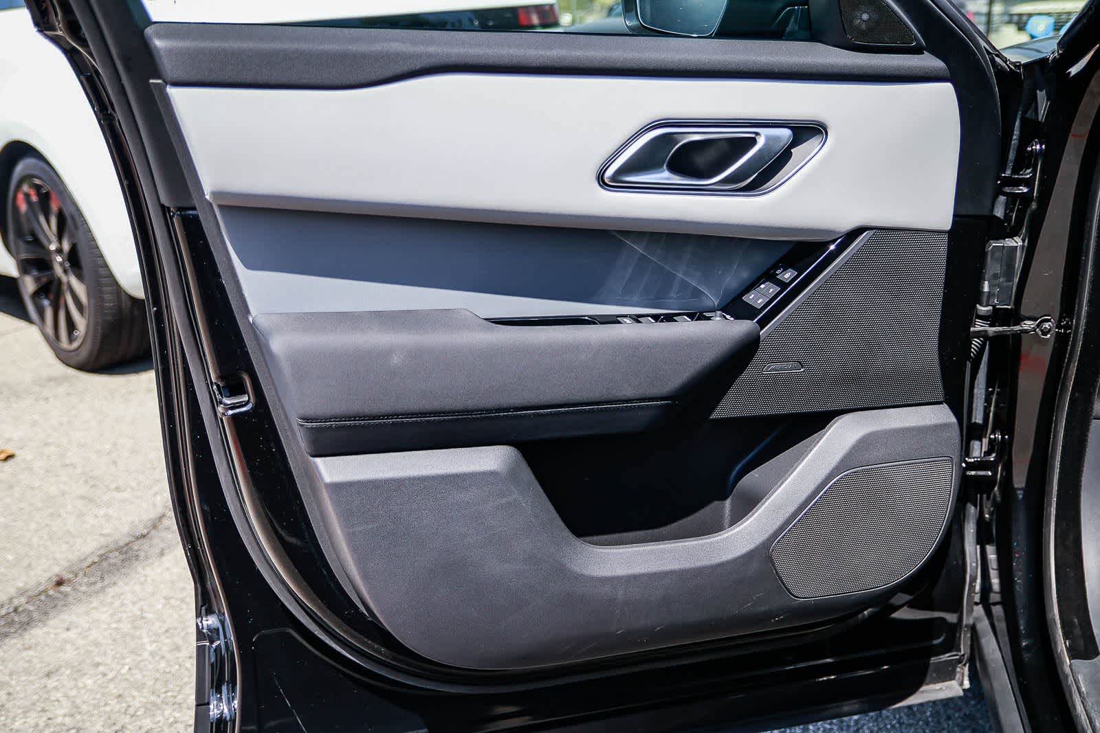 Thumbnail: 2025 Land Rover Range Rover Velar - 21