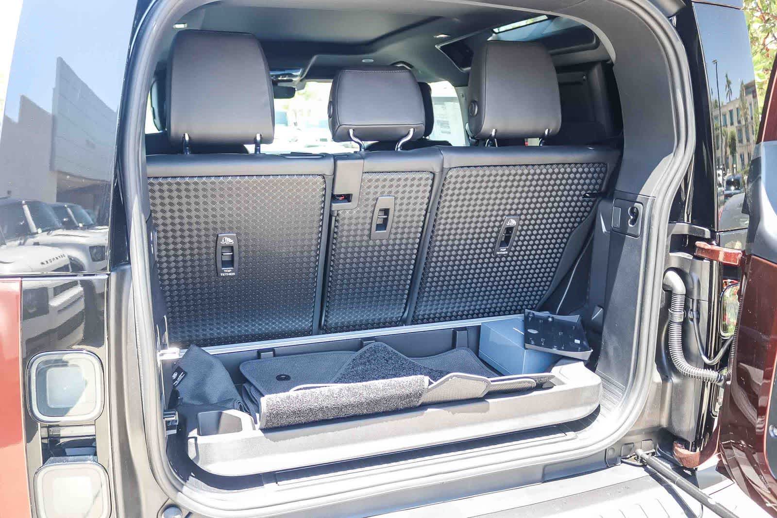Thumbnail: 2026 Land Rover Defender - 28