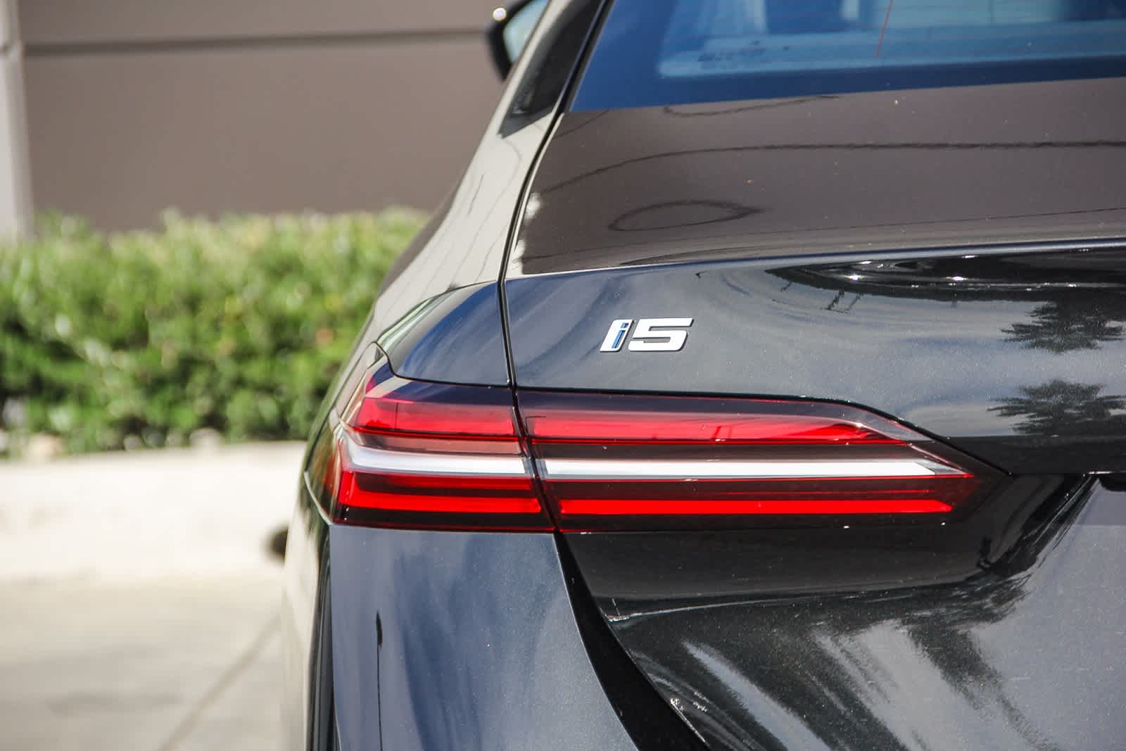 Thumbnail: 2025 BMW i5 - 11