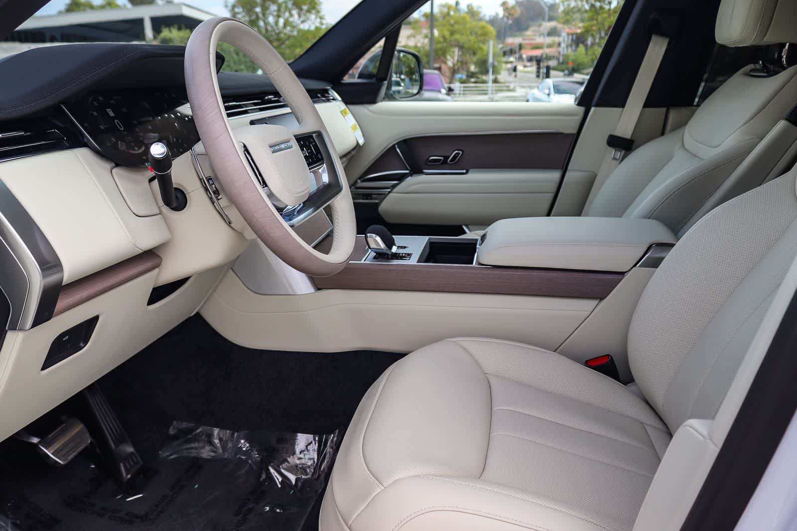 Thumbnail: 2026 Land Rover Range Rover - 18