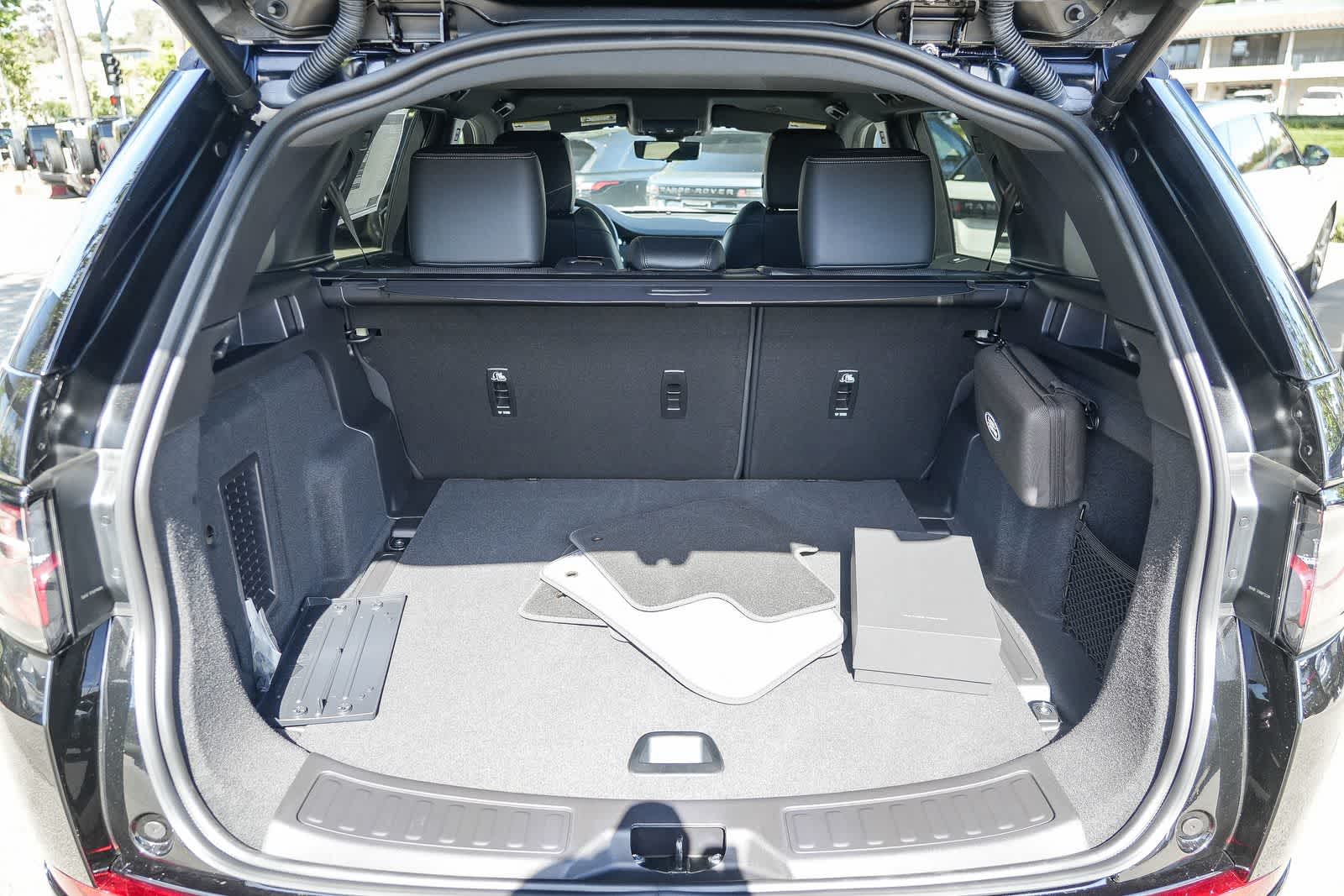 Thumbnail: 2026 Land Rover Discovery Sport - 25