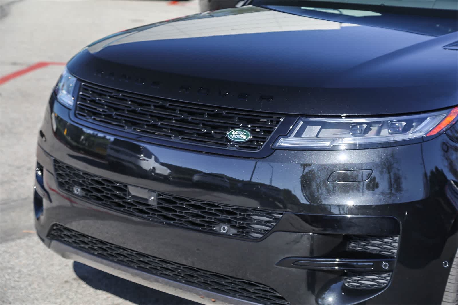 Thumbnail: 2026 Land Rover Range Rover Sport - 9