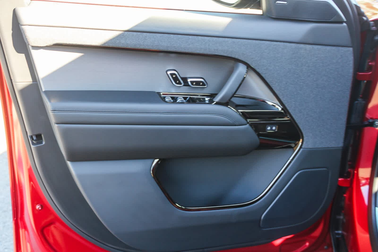 Thumbnail: 2025 Land Rover Range Rover Sport - 15