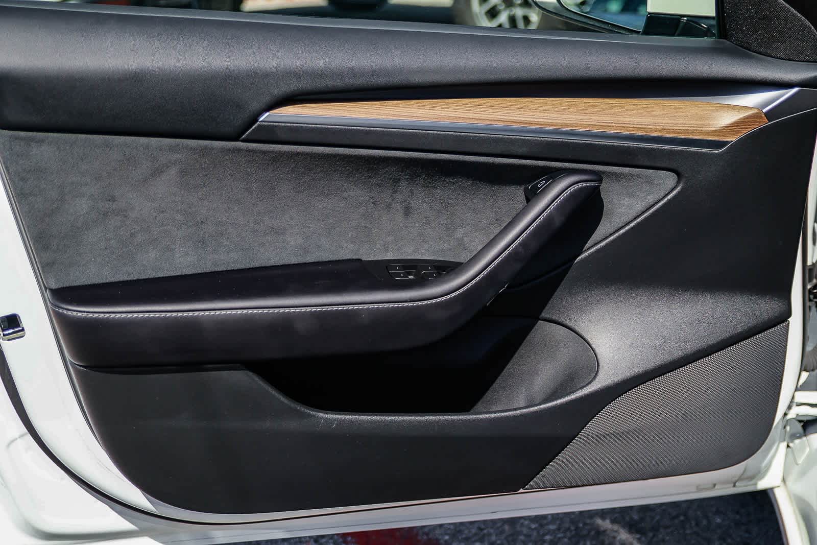 Thumbnail: 2022 Tesla Model 3 - 21