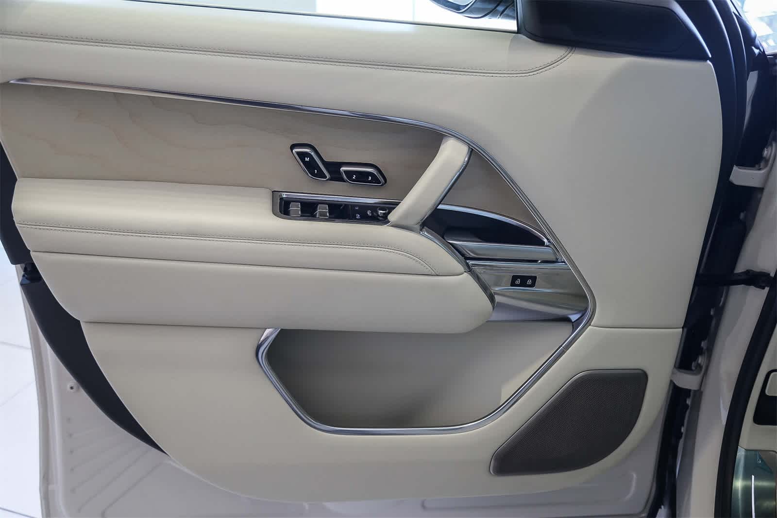 Thumbnail: 2024 Land Rover Range Rover - 30