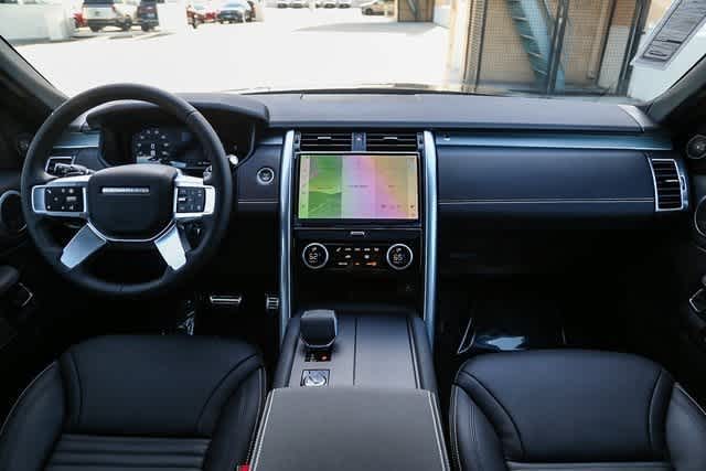 Thumbnail: 2025 Land Rover Discovery - 13