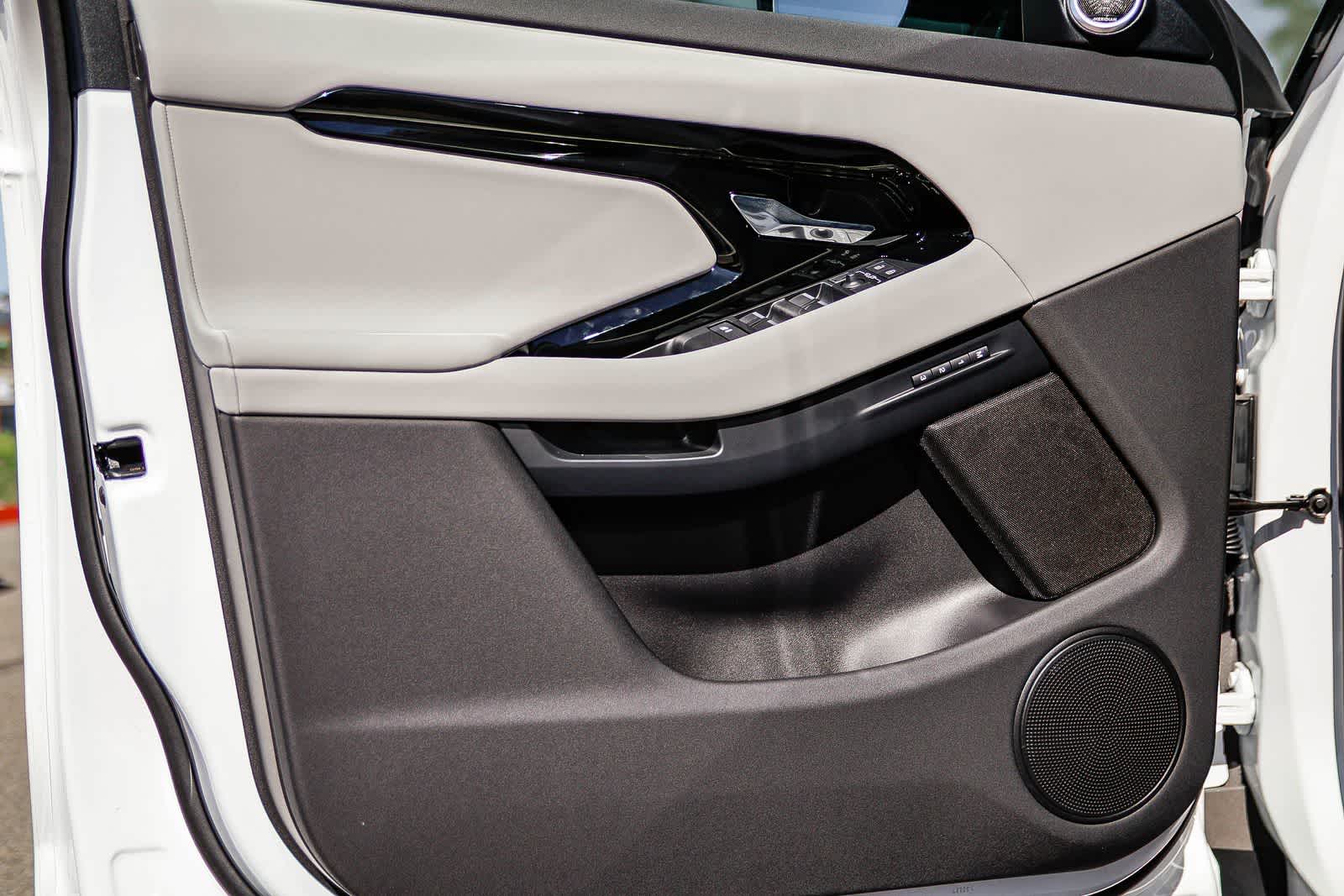 Thumbnail: 2026 Land Rover Range Rover Evoque - 21