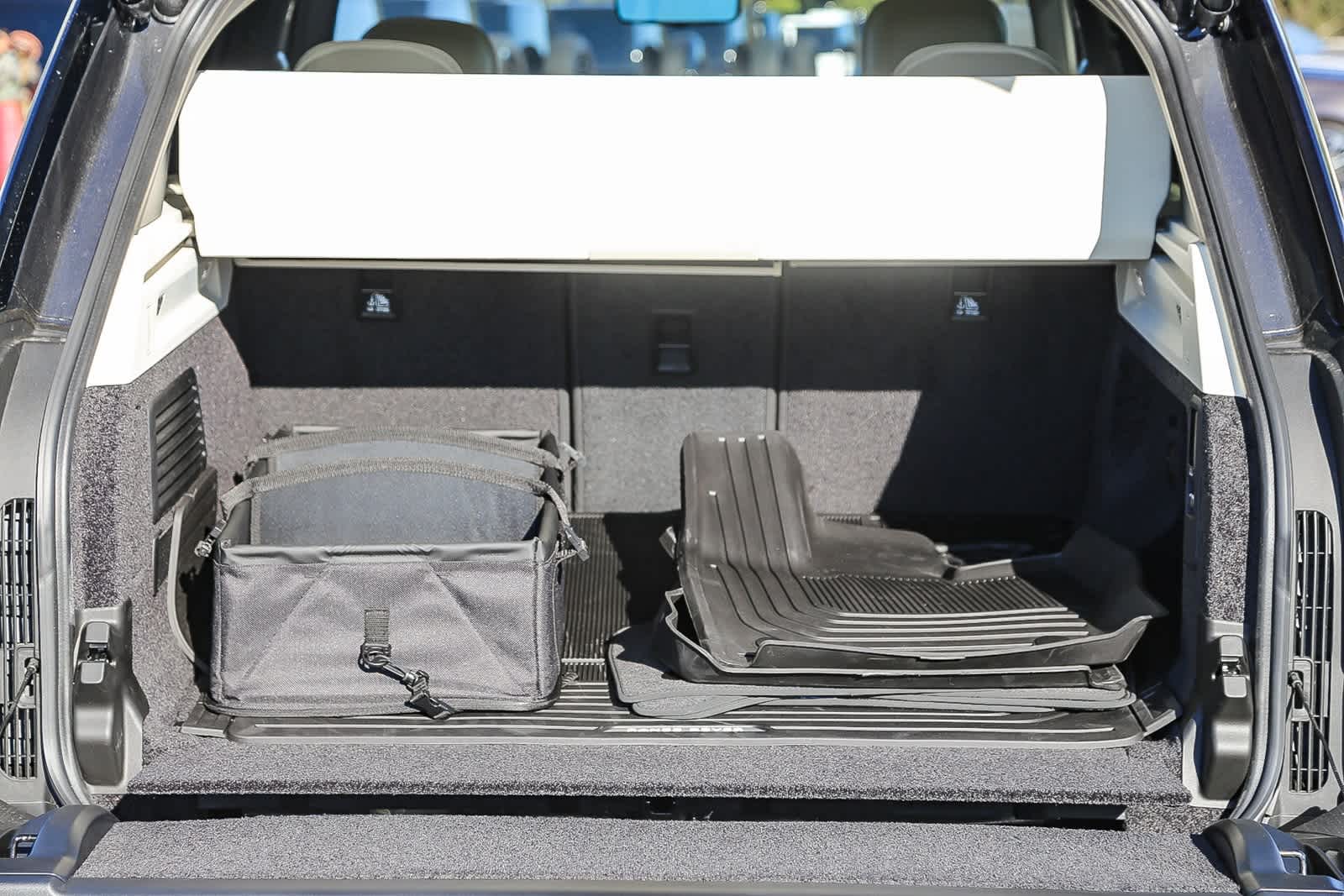 Thumbnail: 2025 Land Rover Range Rover - 25