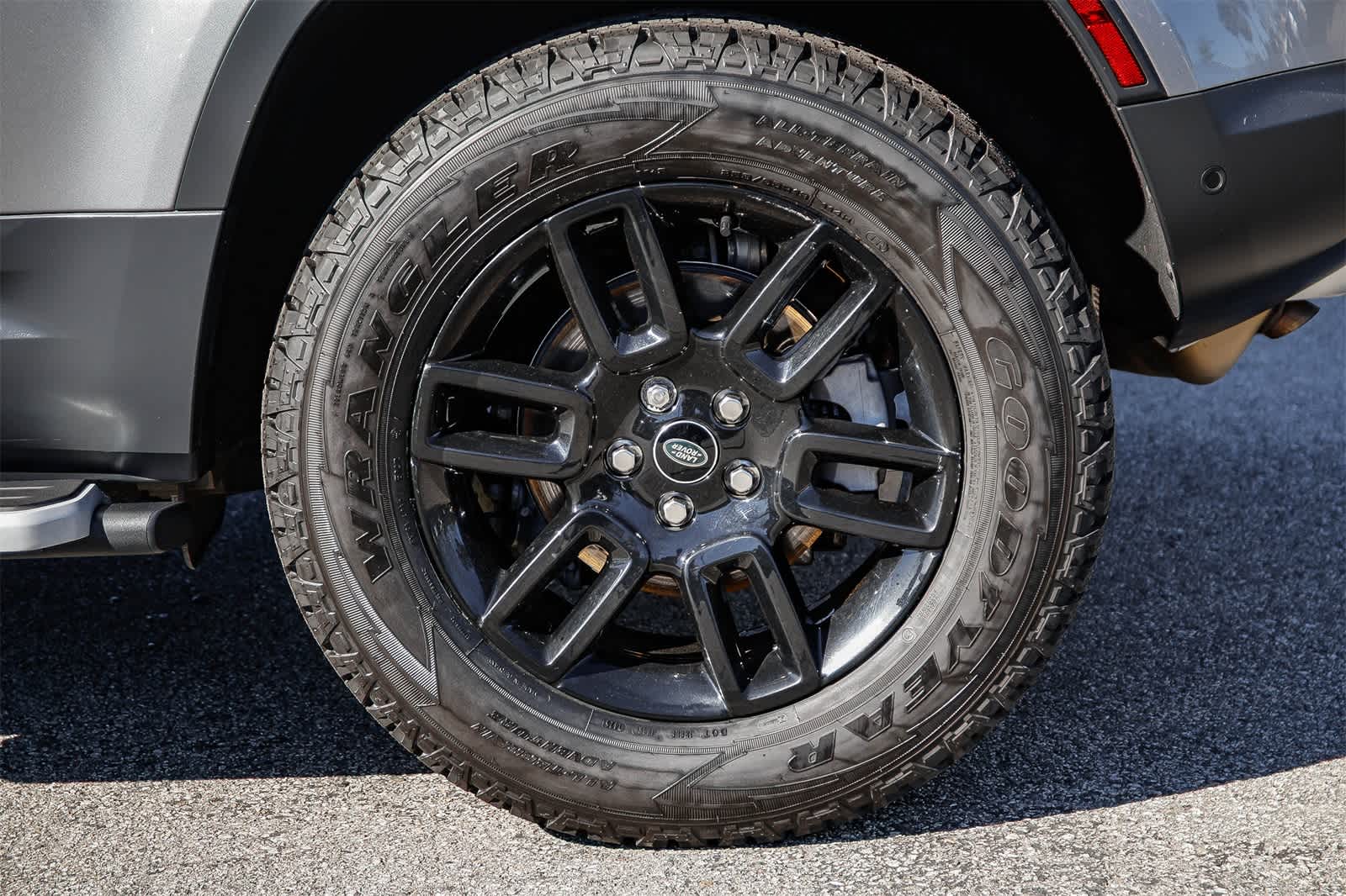 Thumbnail: 2022 Land Rover Defender - 21